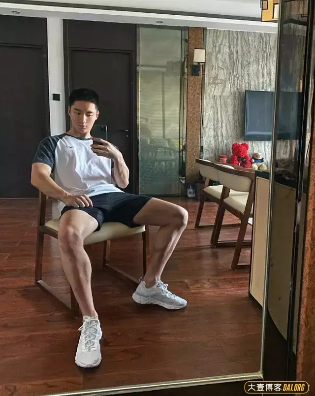 网红短裤体育生最爱豪放自拍,秀长腿私照张张圈粉! 网红短裤体育生最爱豪放自拍,秀长腿私照张张圈粉!