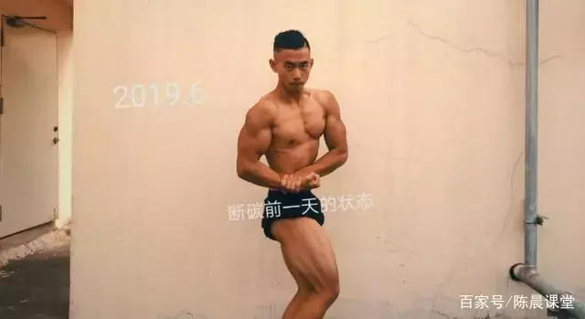 19岁少年秀肌肉:为好身材而努力健身的样子真帅! 19岁少年秀肌肉:为好身材而努力健身的样子真帅!