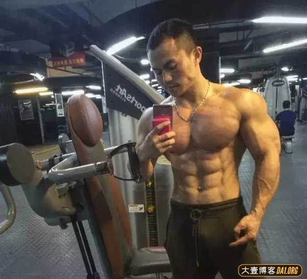 从事健美运动10年的运动员:好身材惹人惊叹! 从事健美运动10年的运动员:好身材惹人惊叹!