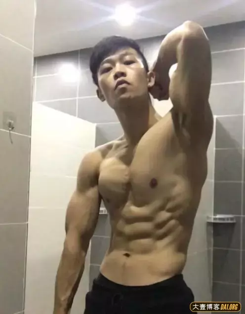 22岁云南小伙健身见解:好的身材是要知识+时间! 22岁云南小伙健身见解:好的身材是要知识+时间!