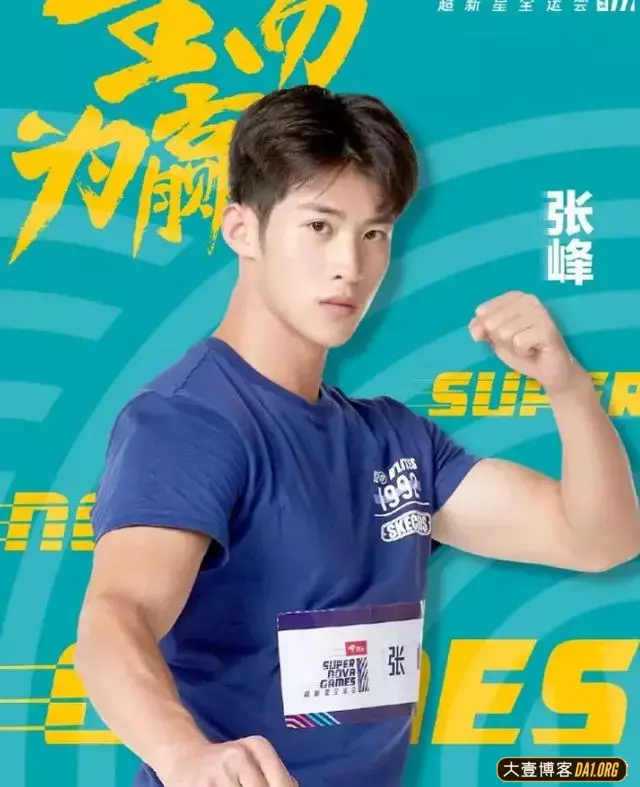 站在成龙身后的健壮男人,终于扒出来了! 站在成龙身后的健壮男人,终于扒出来了!