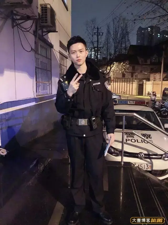 185神侧颜特警小哥,被赵宝刚看中出道,高颜长腿好一块唐僧肉! 185神侧颜特警小哥,被赵宝刚看中出道,高颜长腿好一块唐僧肉!