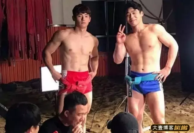 筋肉摔跤选手走红后拍摄惹火写真,我太可了! 筋肉摔跤选手走红后拍摄惹火写真,我太可了!