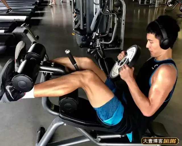 腿控福利!篮球体育生的大长腿越品越上瘾! 腿控福利!篮球体育生的大长腿越品越上瘾!