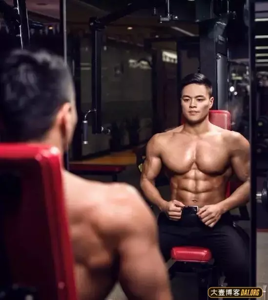 90后福州鲜肉私教:就算获得很多荣誉,也不能骄傲! 90后福州鲜肉私教:就算获得很多荣誉,也不能骄傲!