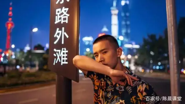 同济大学寸头小狼狗,从去年火到今年,这波硬照够抢眼! 同济大学寸头小狼狗,从去年火到今年,这波硬照够抢眼!