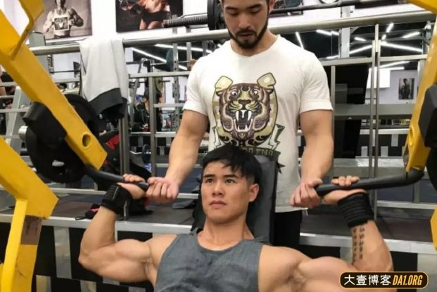 小包总的健身教练和圈内摄影师合作拍写真，身材超硬核！-大壹博客