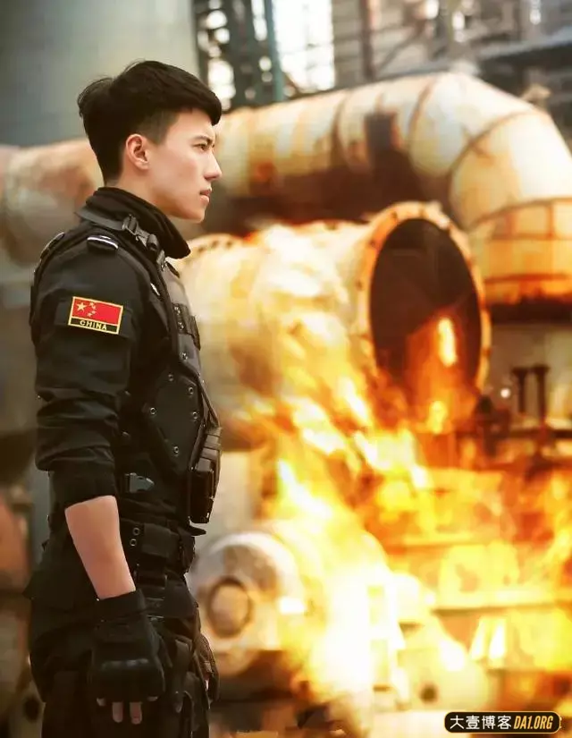 真爷们儿:实拍重庆消防兵哥哥们赤身训练现场! 真爷们儿:实拍重庆消防兵哥哥们赤身训练现场!