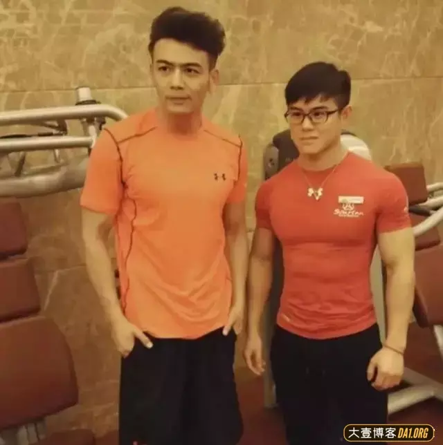 小包总的健身教练和圈内摄影师合作拍写真,身材超硬核! 小包总的健身教练和圈内摄影师合作拍写真,身材超硬核!