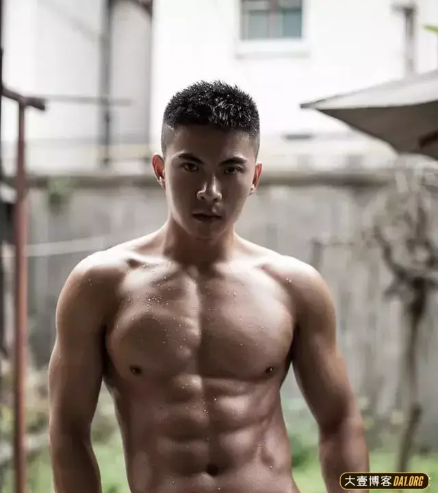 上过《康熙来了》的男模,筋肉寸头,美背翘臀,看得鼻血流一地! 上过《康熙来了》的男模,筋肉寸头,美背翘臀,看得鼻血流一地!