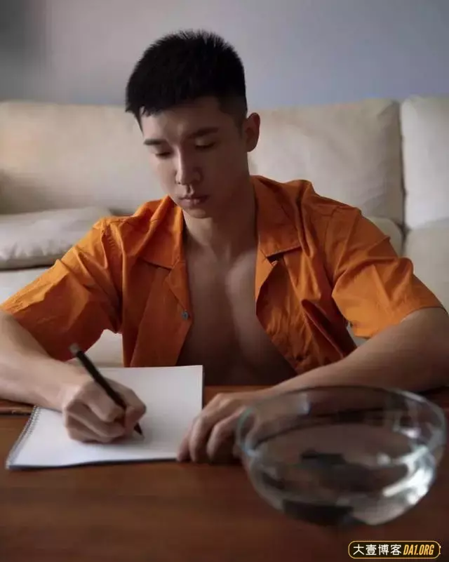 颜值肌肉零差评!回顾2019年火遍朋友圈的“恋爱脸”帅哥! 颜值肌肉零差评!回顾2019年火遍朋友圈的“恋爱脸”帅哥!