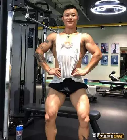 四川29岁发型师:通过健身练就绝美好身材! 四川29岁发型师:通过健身练就绝美好身材!