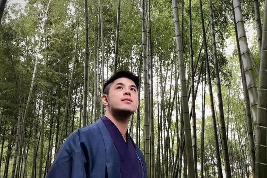 当西装革履的银行职员脱掉西装后，这身材真是深藏不露啊！-大壹博客
