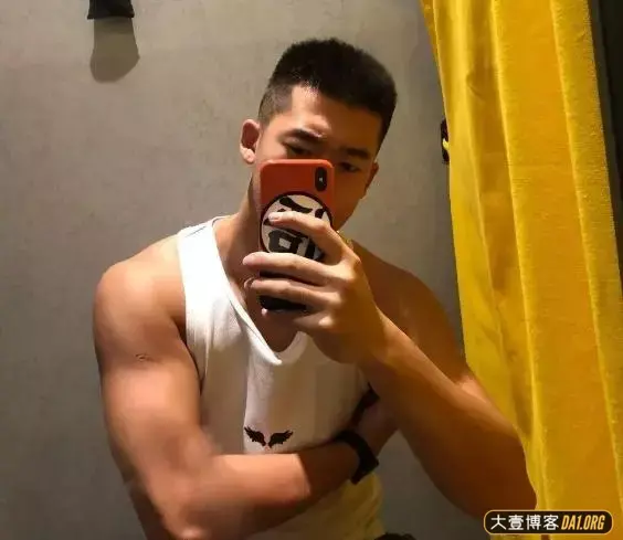 自带铁憨憨效果的小哥哥:一波硬照展露完美身材! 自带铁憨憨效果的小哥哥:一波硬照展露完美身材!