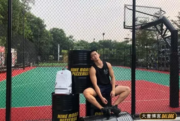 自带铁憨憨效果的小哥哥:一波硬照展露完美身材! 自带铁憨憨效果的小哥哥:一波硬照展露完美身材!