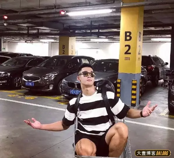 自带铁憨憨效果的小哥哥:一波硬照展露完美身材! 自带铁憨憨效果的小哥哥:一波硬照展露完美身材!