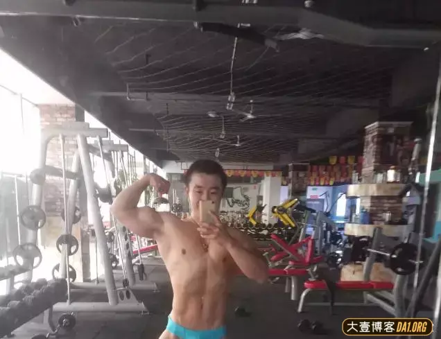 90后烟台健身爱好者:为自己的梦想努力的前进! 90后烟台健身爱好者:为自己的梦想努力的前进!