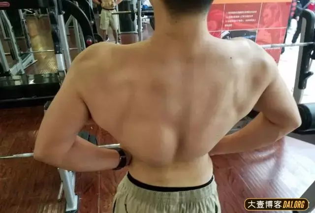 四川中医大小哥哥:因为觉得有胸肌比较酷,而开启健身之路 四川中医大小哥哥:因为觉得有胸肌比较酷,而开启健身之路
