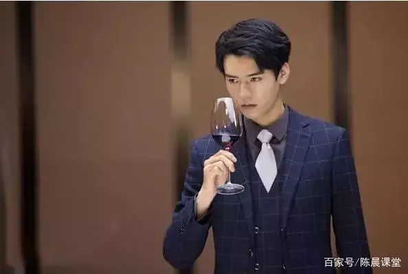 演腐剧火的龚俊拍新戏,高颜长腿小狼狗演绎霸道总裁,又帅又欲! 演腐剧火的龚俊拍新戏,高颜长腿小狼狗演绎霸道总裁,又帅又欲!