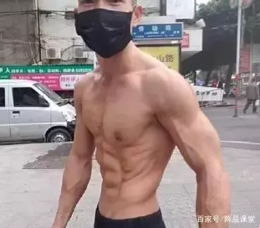 跑酷主播户外街健:用竹竿练出八块腹肌! 跑酷主播户外街健:用竹竿练出八块腹肌!