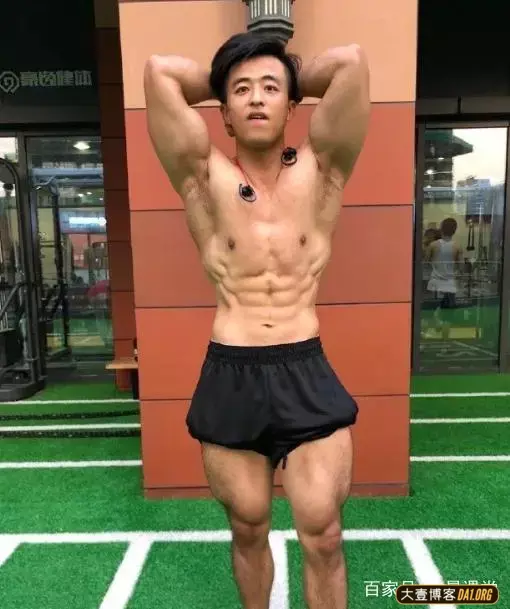 小鲜肉学霸健身后变身肌肉猛男,优秀! 小鲜肉学霸健身后变身肌肉猛男,优秀!
