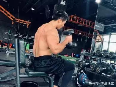 小鲜肉学霸健身后变身肌肉猛男,优秀! 小鲜肉学霸健身后变身肌肉猛男,优秀!