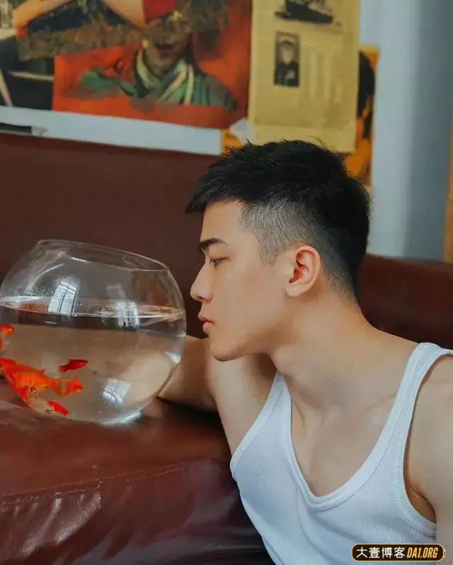 穿短裤比汪小菲还好看!94年腱子肉帅哥,曾惊艳了我们一整个夏天 穿短裤比汪小菲还好看!94年腱子肉帅哥,曾惊艳了我们一整个夏天