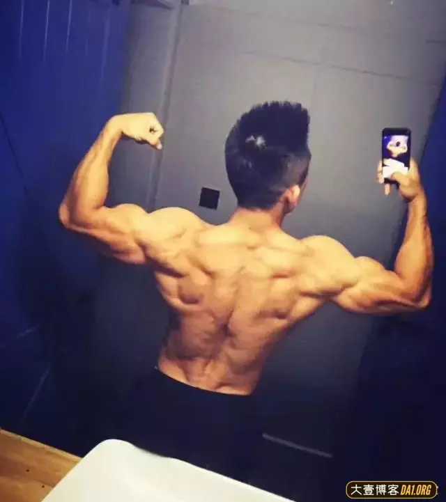 健身这个运动,能够坚持下来的,都是帅哥! 健身这个运动,能够坚持下来的,都是帅哥!