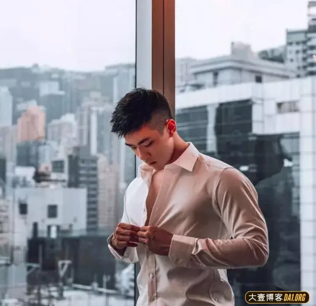 穿短裤比汪小菲还好看!94年腱子肉帅哥,曾惊艳了我们一整个夏天 穿短裤比汪小菲还好看!94年腱子肉帅哥,曾惊艳了我们一整个夏天