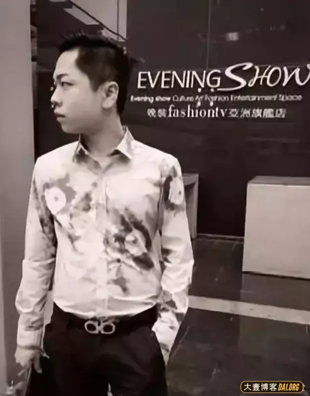 山西小伙秀肌肉,上衣脱掉,六块腹肌亮了! 山西小伙秀肌肉,上衣脱掉,六块腹肌亮了!