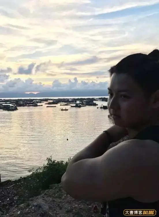 通过健身,从内而外地提升自己,让自己变得与众不同! 通过健身,从内而外地提升自己,让自己变得与众不同!