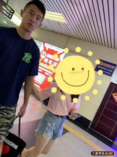 街拍帅哥:这次拍到的体育生好多呀! 街拍帅哥:这次拍到的体育生好多呀!