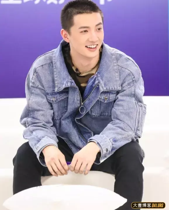 晨阳男主杨仕泽肌肉照:有点黄景瑜的味道,简直帅翻了! 晨阳男主杨仕泽肌肉照:有点黄景瑜的味道,简直帅翻了!
