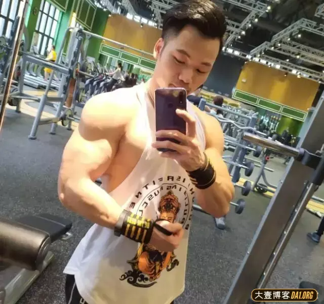 从杀马特变身肌肉男,这个小伙有点帅! 从杀马特变身肌肉男,这个小伙有点帅!