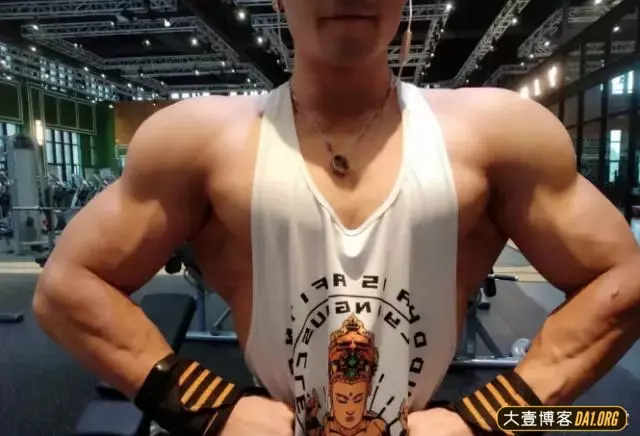 从杀马特变身肌肉男,这个小伙有点帅! 从杀马特变身肌肉男,这个小伙有点帅!