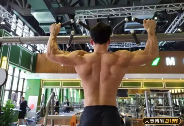 从杀马特变身肌肉男,这个小伙有点帅! 从杀马特变身肌肉男,这个小伙有点帅!