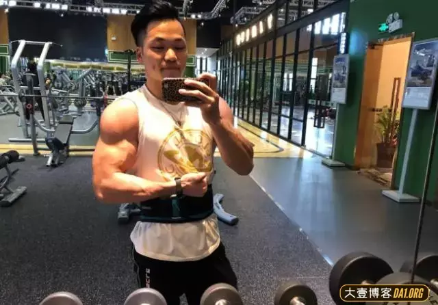 从杀马特变身肌肉男,这个小伙有点帅! 从杀马特变身肌肉男,这个小伙有点帅!