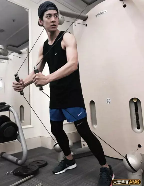 台湾小鲜肉林柏宏戏中秀身材,肌肉清晰硬朗,胸肌抢镜 台湾小鲜肉林柏宏戏中秀身材,肌肉清晰硬朗,胸肌抢镜