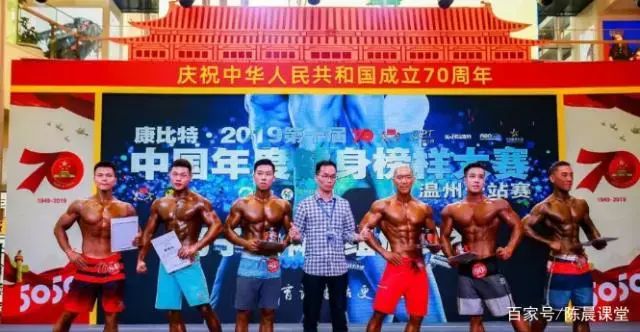 健身爱好者:只有汗水浇铸出来的才是真汉子! 健身爱好者:只有汗水浇铸出来的才是真汉子!