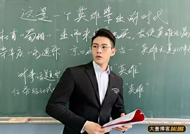 天津最帅语文老师姜博杨,有高颜值还有肌肉,好想去上他的课呢! 天津最帅语文老师姜博杨,有高颜值还有肌肉,好想去上他的课呢!