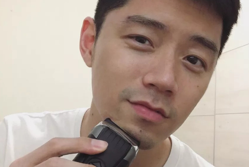 晏人物镜头下拍过的台湾男模黄景，最近他的肌肉又变大了！-大壹博客
