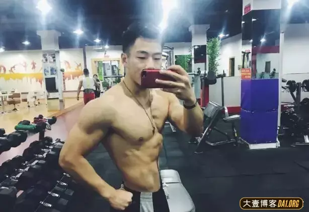 90后内蒙小伙练就一身肌肉,收获迷妹无数! 90后内蒙小伙练就一身肌肉,收获迷妹无数!