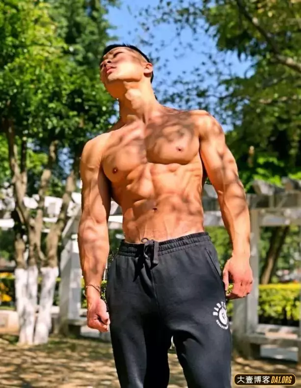 90后汕头健身模特:这身材,你给打几分? 90后汕头健身模特:这身材,你给打几分?