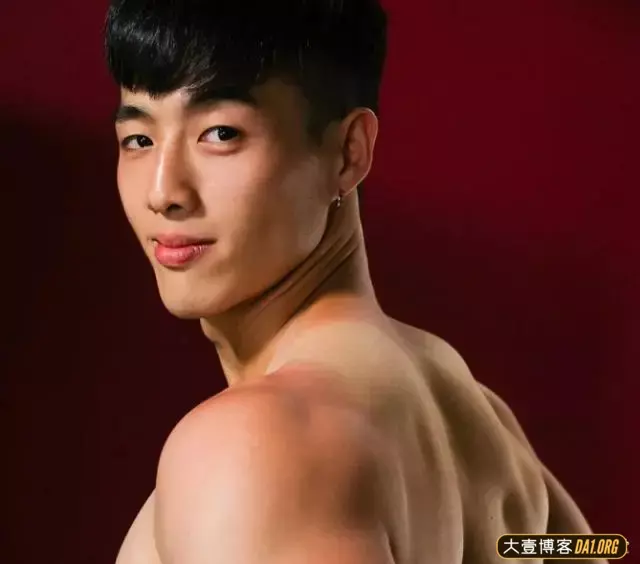 高大白净的排球男孩:可爱与性感肌肉形成反差萌,让你少女心泛滥 高大白净的排球男孩:可爱与性感肌肉形成反差萌,让你少女心泛滥