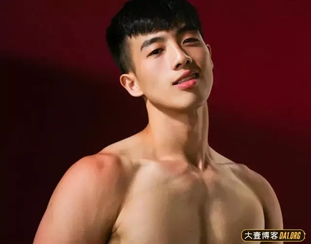 高大白净的排球男孩:可爱与性感肌肉形成反差萌,让你少女心泛滥 高大白净的排球男孩:可爱与性感肌肉形成反差萌,让你少女心泛滥