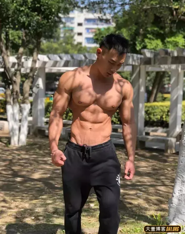 90后汕头健身模特:这身材,你给打几分? 90后汕头健身模特:这身材,你给打几分?