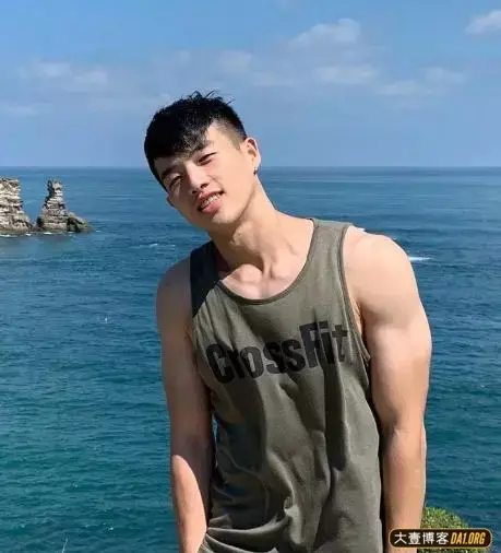 高大白净的排球男孩:可爱与性感肌肉形成反差萌,让你少女心泛滥 高大白净的排球男孩:可爱与性感肌肉形成反差萌,让你少女心泛滥