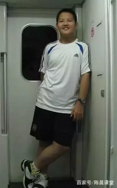 这个肌肉帅哥竟是美术生?身材超级耐斯! 这个肌肉帅哥竟是美术生?身材超级耐斯!