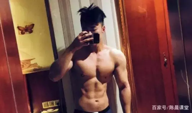 当中国小伙脱掉衣服晒肌肉,你会忘掉那些国外巨无霸! 当中国小伙脱掉衣服晒肌肉,你会忘掉那些国外巨无霸!