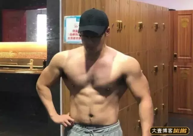 当中国小伙脱掉衣服晒肌肉,你会忘掉那些国外巨无霸! 当中国小伙脱掉衣服晒肌肉,你会忘掉那些国外巨无霸!